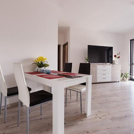 Miracle Apartamento Bratislava Exterior foto